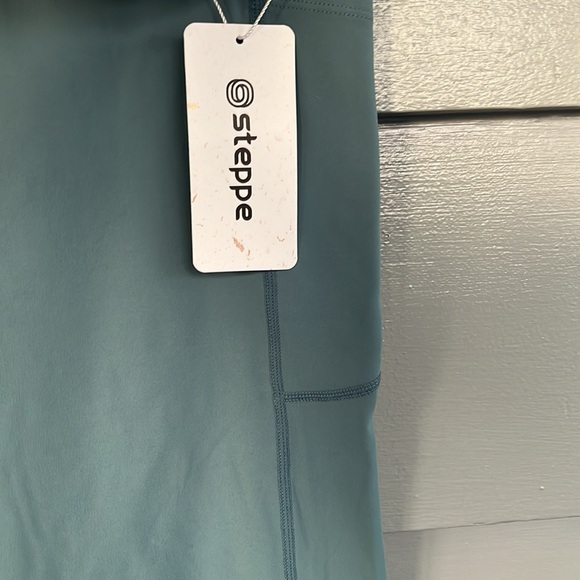 NWT women’s XL yoga pants w/ side pockets - Picture 2 of 2